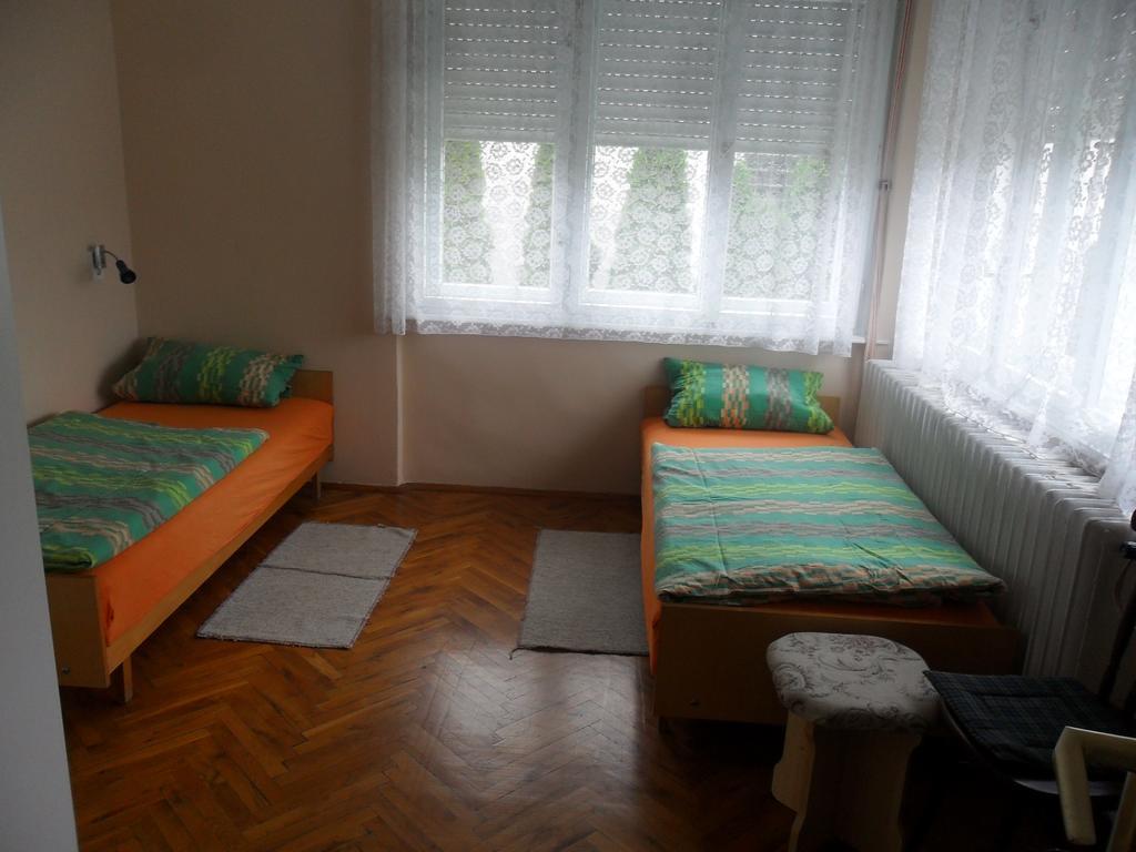 Pallosi Haz "A" Sarvar Luaran gambar