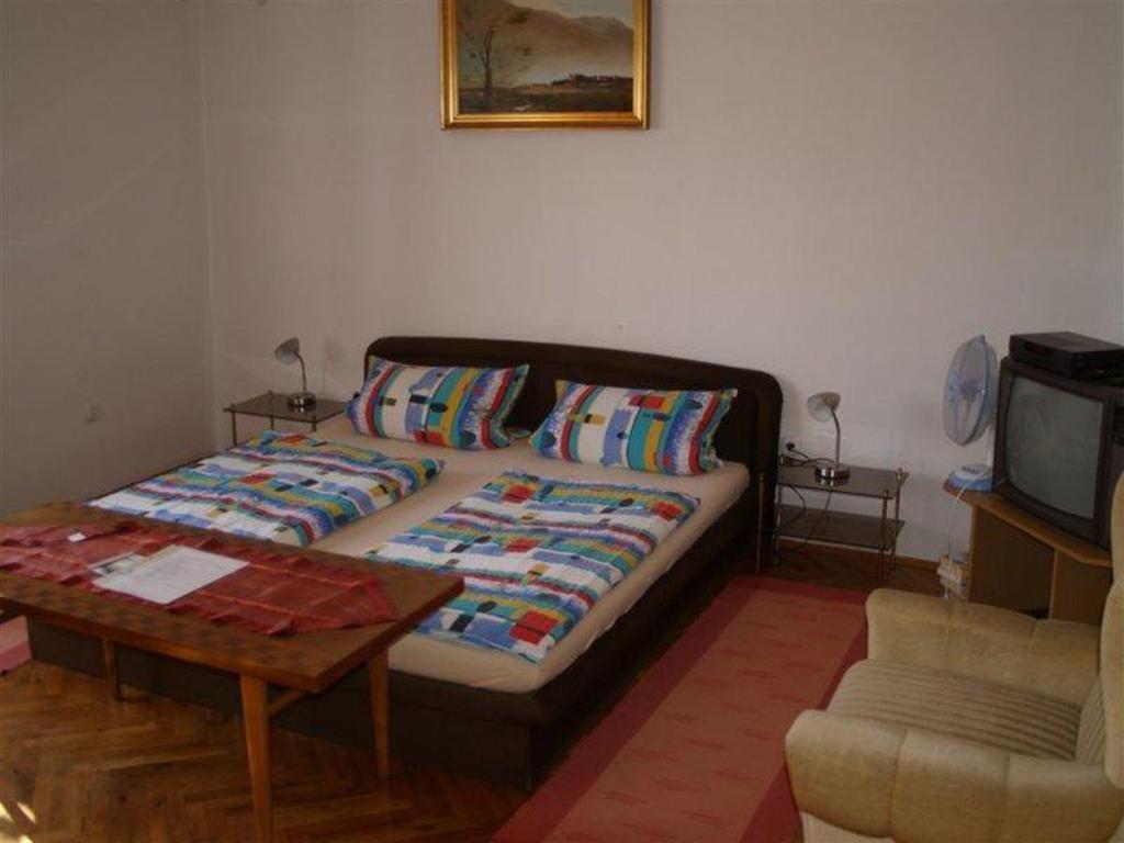 Pallosi Haz "A" Sarvar Luaran gambar