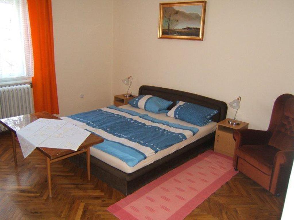 Pallosi Haz "A" Sarvar Luaran gambar
