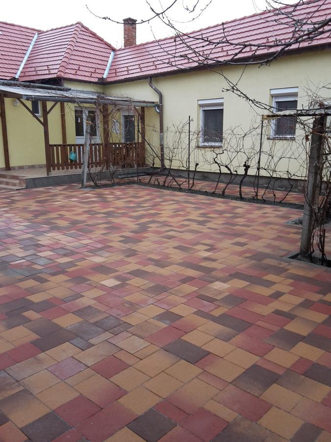 Pallosi Haz "A" Sarvar Luaran gambar